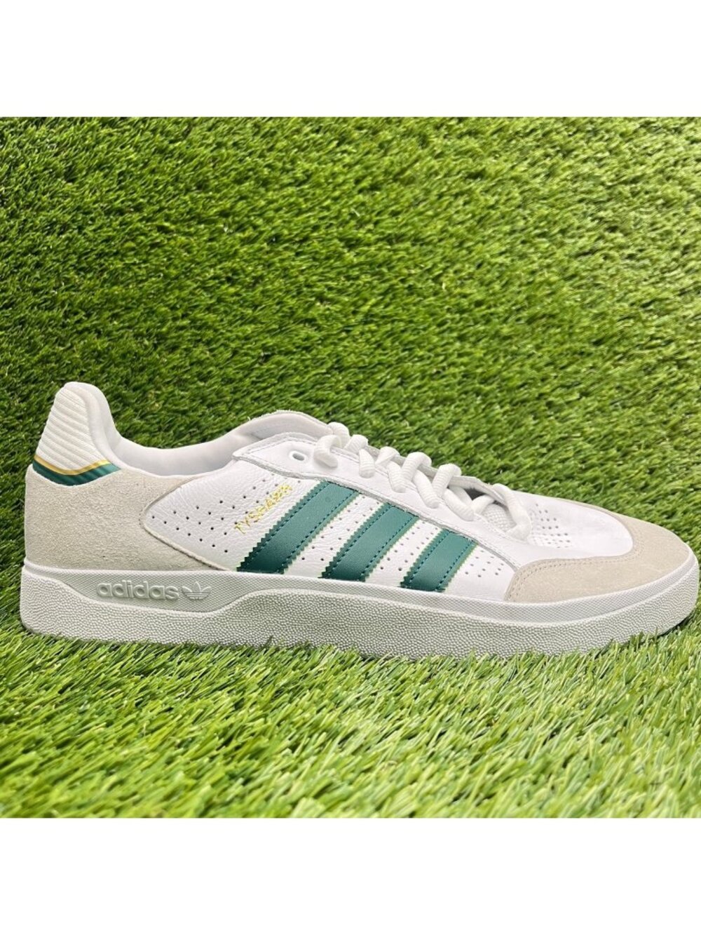Adidas Tyshawn Jones Low Men Size 12.5 White Green Athletic Skate Shoes Sneakers